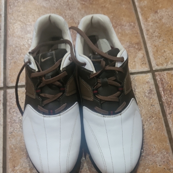 Nike Men's White and Brown Golf Shoes Size 9 Needs Spikes - Picture 1 of 6